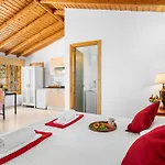 102 Bright With Pool View Apartman