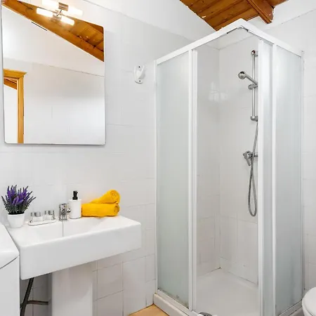 Διαμέρισμα 102 Bright With Pool View