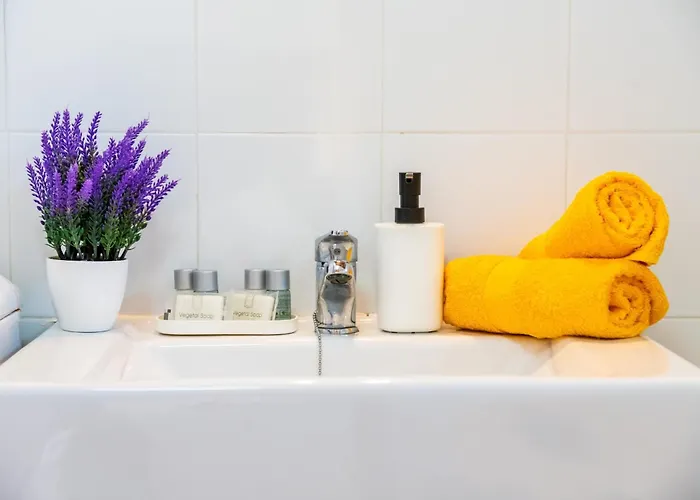 102 Bright With Pool View